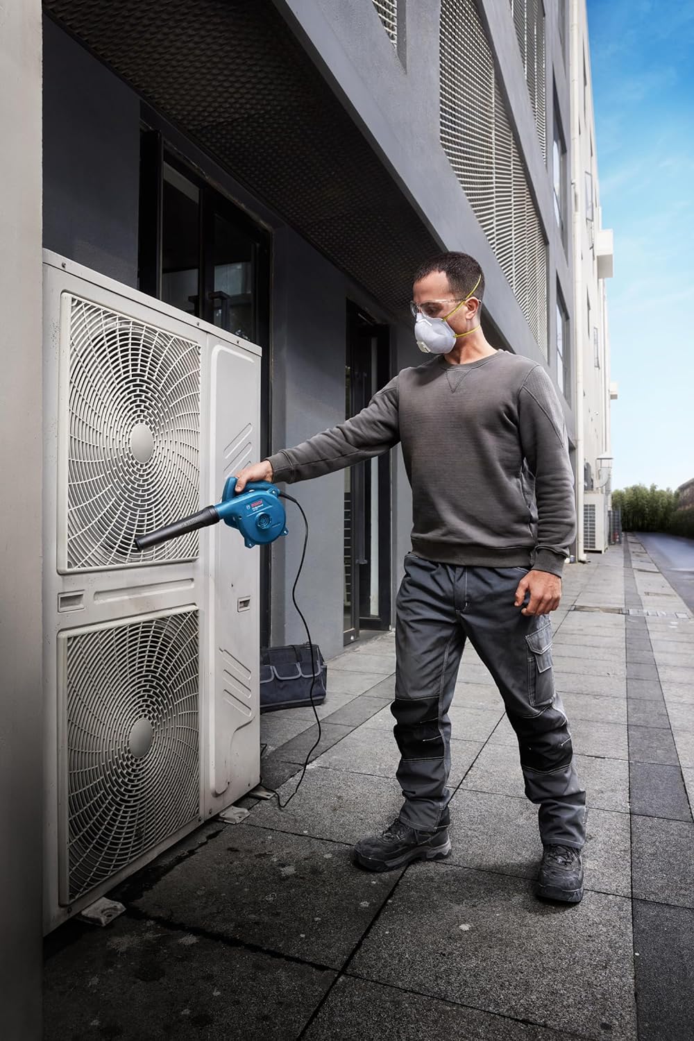 BOSCH GBL 650 Professional Blower - 16000 RPM, 650W, 1.4 Kg | Air Flow of 3.7 m3/min | Efficiently Removes Dust & Dirt from Large Areas as Well as Smaller Spaces | 1 Year Warranty