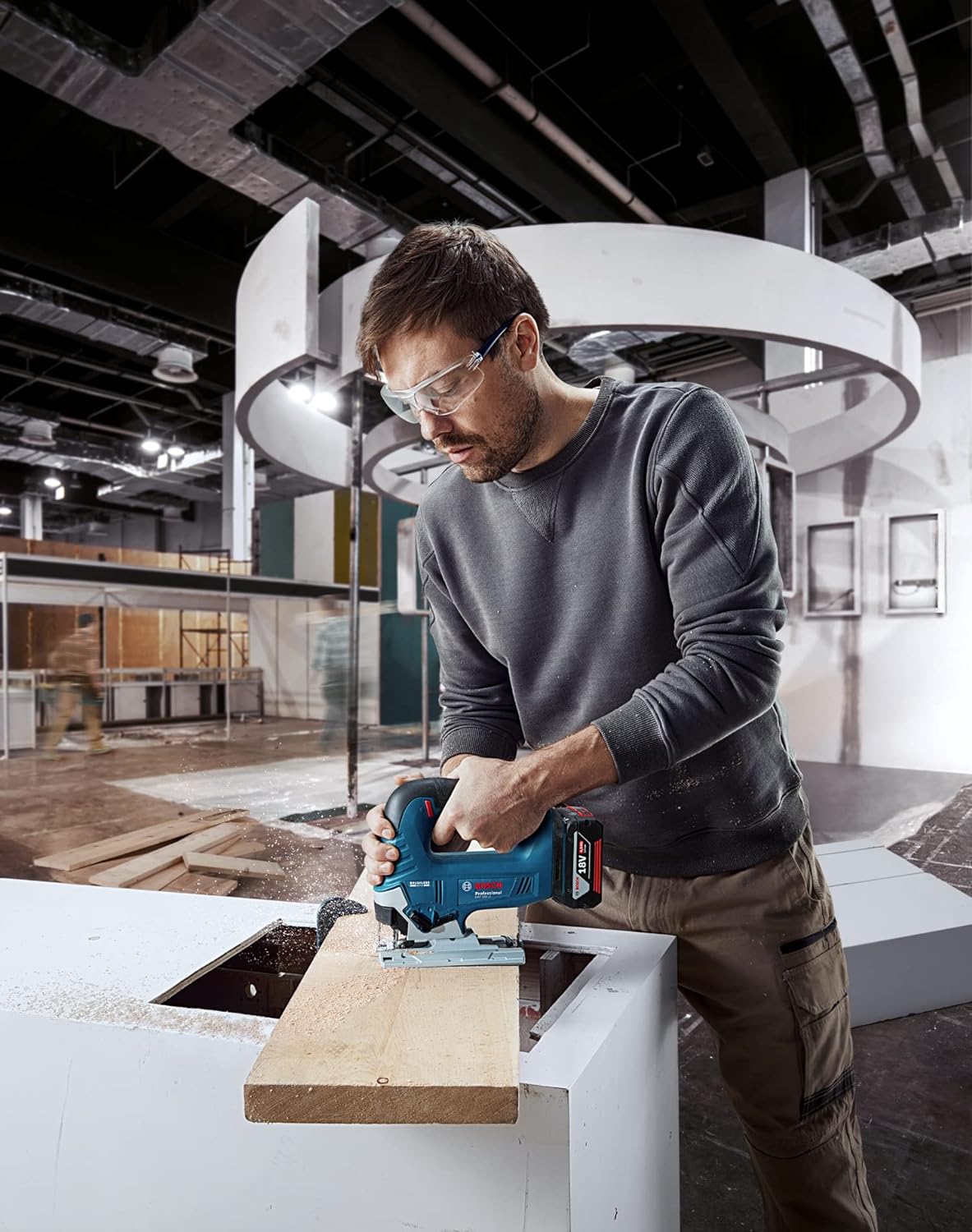 Bosch GST 185-Li Professional Cordless Jigsaw, 18V, 125 mm Cutting Depth, Dust Extraction, 2 kg + Carrying case, 1 x jigsaw blade (Solo Tool - 18V Batteries & Charger sold seperately)