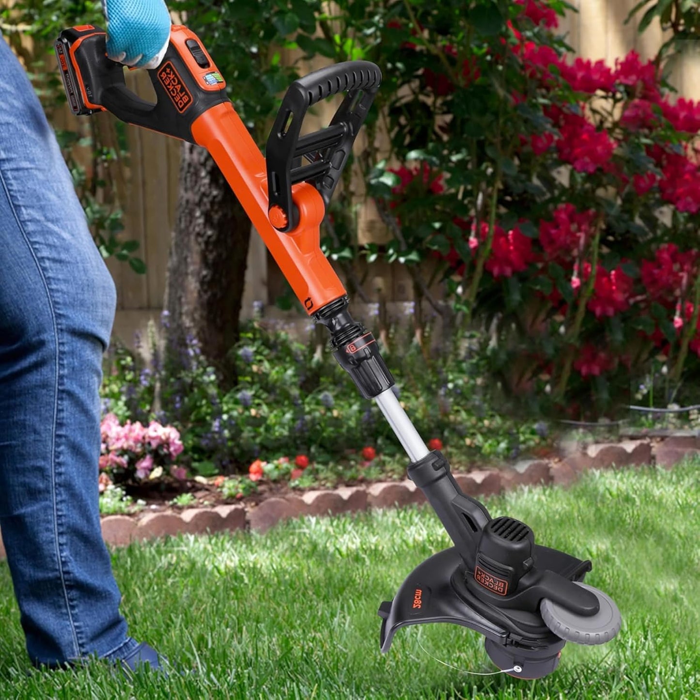 BLACK+DECKER: STC1820EPCF-B1 |18V Lithium-ion Cordless POWERCOMMAND™ String Trimmer with Bed Edger Attachment| 18 V, Li-ion Battery| Cutting Width 28 cm | Suitable for Home Gardens