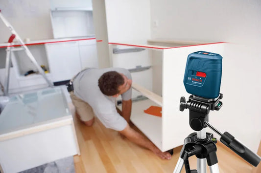 Bosch Professional GLL 3X Line Laser – 15m – Self Levelling – Interior Tool (4 x 1.5 v LR6 battery) (Blue)