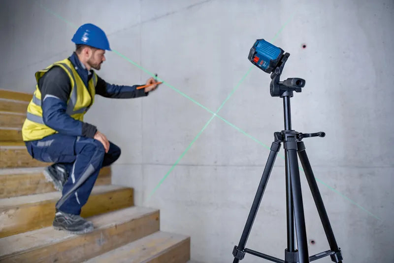 Bosch Professional GLL 50 G Line Laser - Green Laser Technology, 15m, Compact Design & IP55 Protection, Tripod Thread, 1/4", 2 x 1.5 V LR6 (AA), 3.7V Li-ion Battery, 1