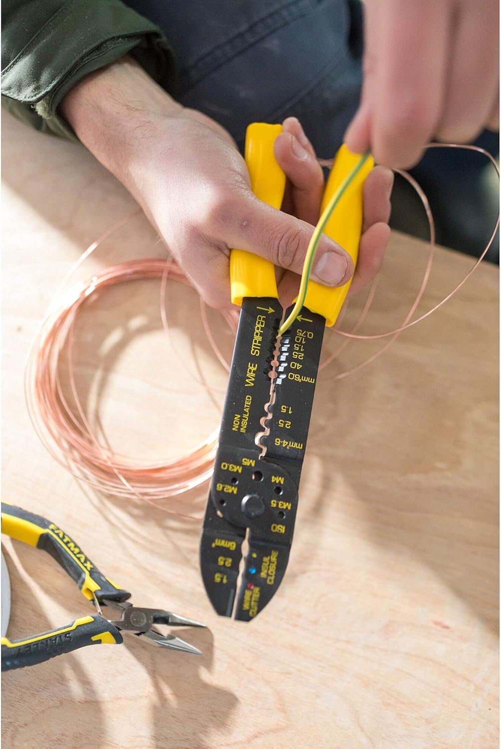 STANLEY STHT0-75414 220 mm Standard Crimping Pliers - Black