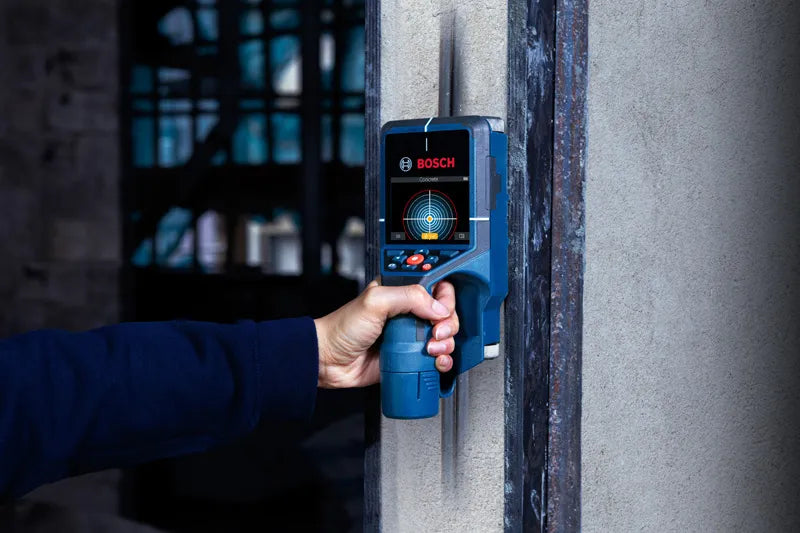 Bosch Professional Wall Scanner D-tect 200 C (Detection of (Non-) Live Cables, Metal, Plastic Pipes, Wooden Studs and Cavities, USB-C™ Cable, 4X AA Batteries, Protective Bag)