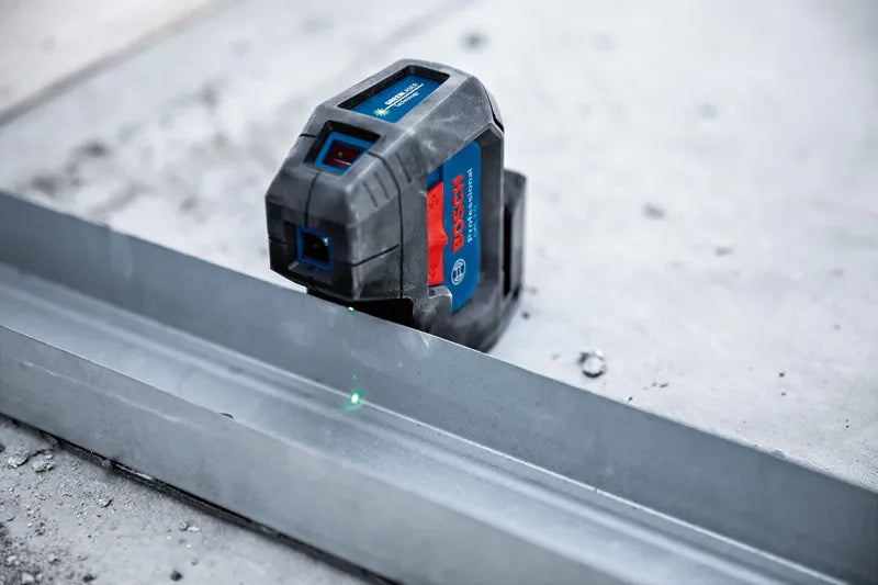 Bosch GPL 3 G Professional 3-Point Laser Measure, Green Laser, 30 M, IP65, Integrated Rotation Mount, 0.35 kg + 2 x 1.5 V LR6 battery (AA)