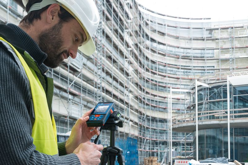 Bosch GLM 100-25 C Professional Laser Measure, 100m Range, Inbuilt Camera Viewfinder, IPS Display, Bluetooth Connectivity for Data Transfer,