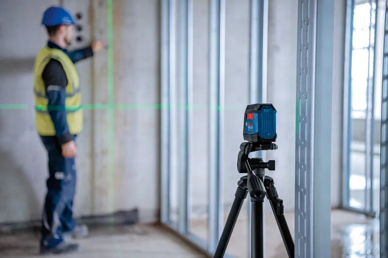 Bosch Professional GLL 50 G Line Laser - Green Laser Technology, 15m, Compact Design & IP55 Protection, Tripod Thread, 1/4", 2 x 1.5 V LR6 (AA), 3.7V Li-ion Battery, 1