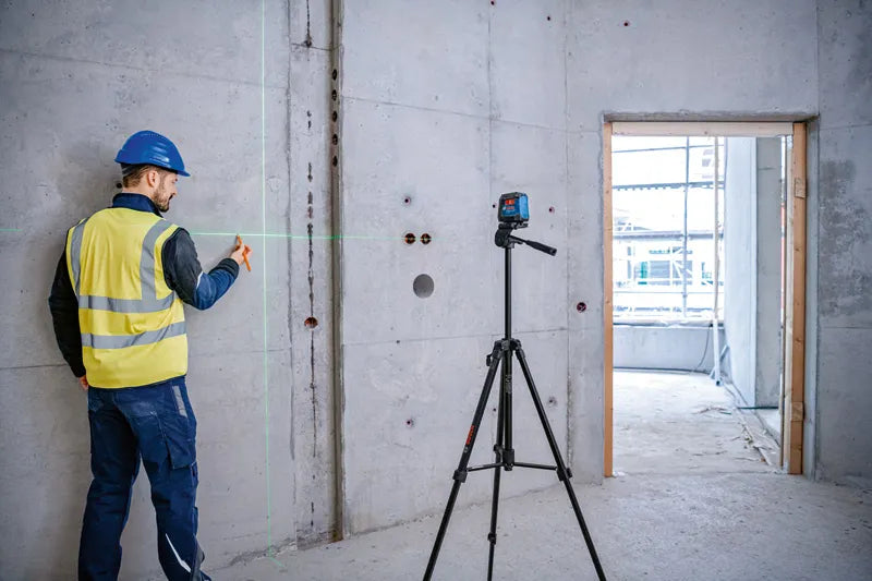 Bosch Professional GLL 50 G Line Laser - Green Laser Technology, 15m, Compact Design & IP55 Protection, Tripod Thread, 1/4", 2 x 1.5 V LR6 (AA), 3.7V Li-ion Battery, 1